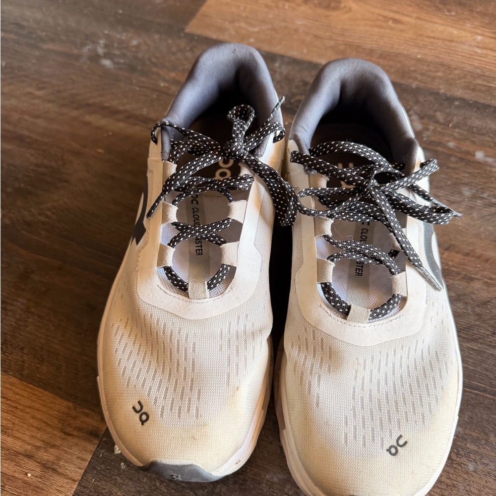 On Running Women's Cream and Black Athletic Shoes - Picture 2 of 11